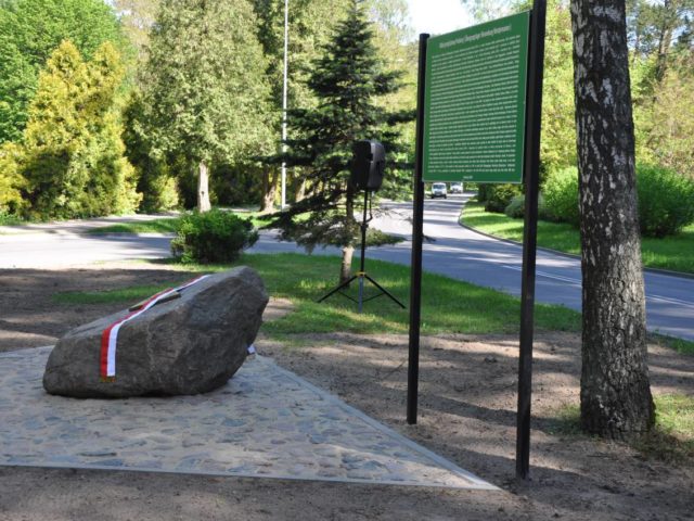 Uroczyste odsłonięcie pomnika ofiar niemieckiego obozu pracy w Prabutach Uroczyste odsłonięcie pomnika ofiar niemieckiego obozu pracy w Prabutach